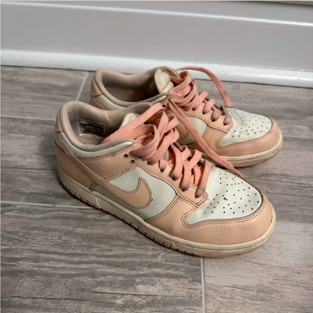 Nike Dunk Low trainers. Light pink. Lightly worn. Memory foam size 7